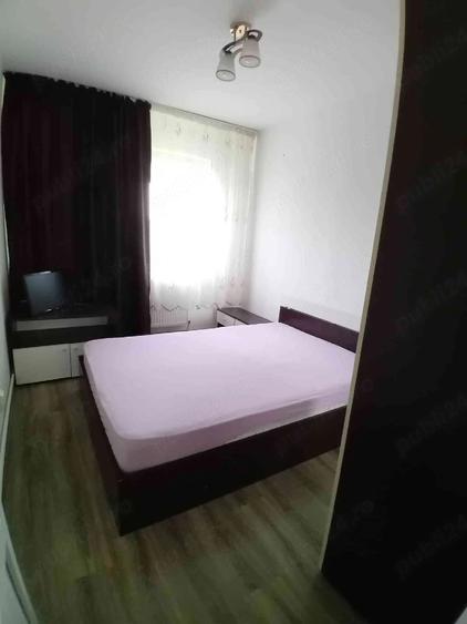 Apartament cu 3 camere semidecomandat în Exterior Vest