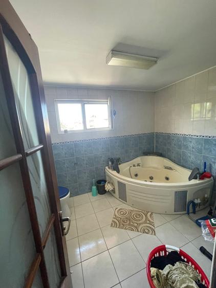 Casă individuală cu 6 camere cu Teren 249 Mp în Central