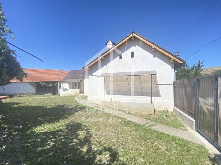 Casă individuală cu 3 camere cu Canalizare în Ruși