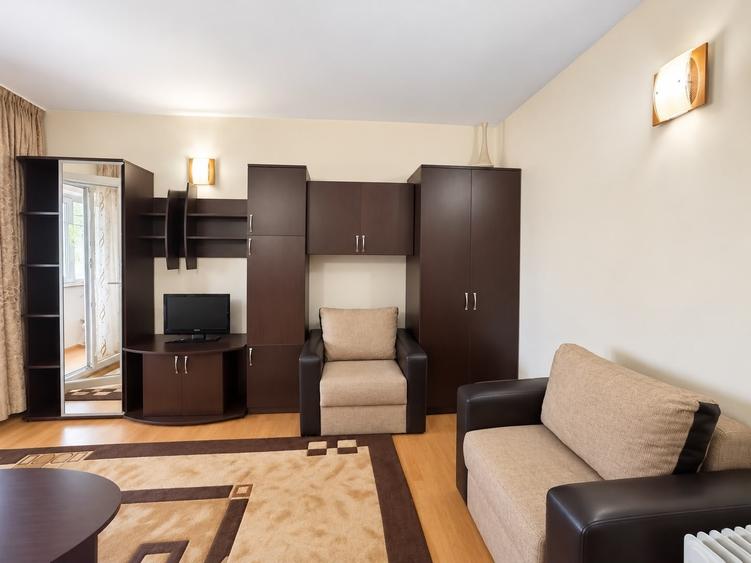 Apartament cu 2 camere decomandat, mobilat în Dacia