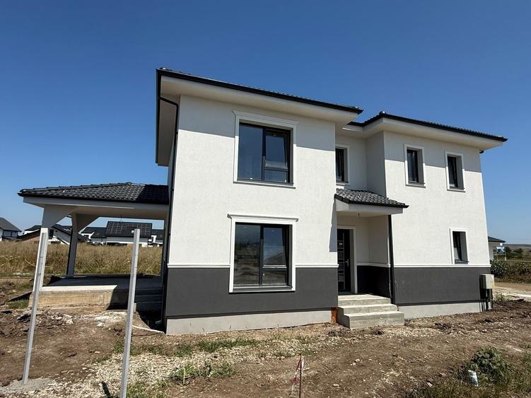 Casă individuală cu 5 camere cu Canalizare în Șura Mică