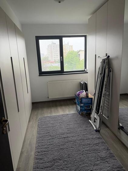 Apartament cu 4 camere decomandat în Titan