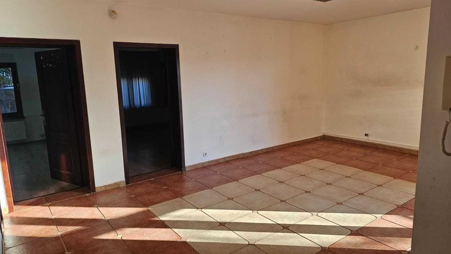 Casă cu 4 camere cu Teren 300 Mp în Central