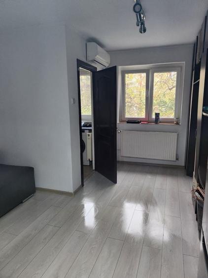 Apartament cu 2 camere decomandat în Titan