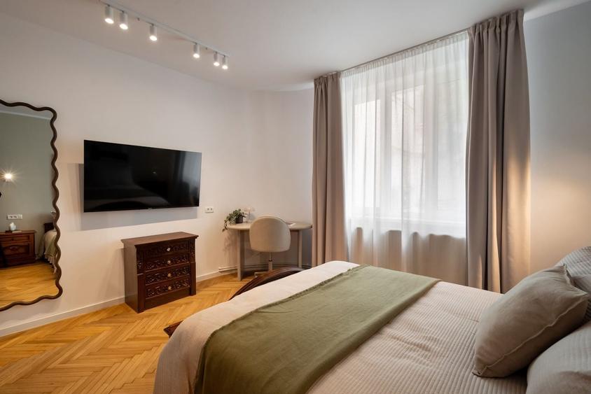 Apartament cu 4 camere, mobilat în P-ța Romană