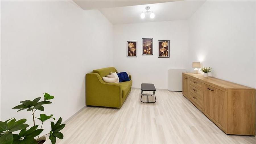 Apartament cu 2 camere decomandat, mobilat în Tractorul