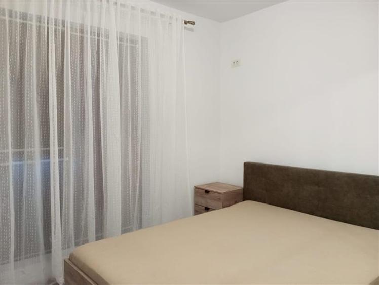 Apartament cu 3 camere decomandat în Titan