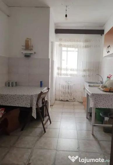 Apartament cu 3 camere decomandat în Traian