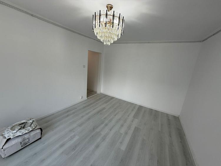 Apartament cu 3 camere semidecomandat în Tomis Nord