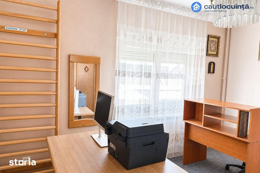 Casă cu 10 camere cu Teren 425 Mp în Dobroești