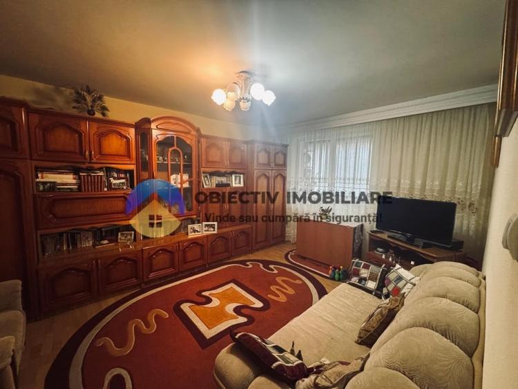 Apartament cu 3 camere decomandat, mobilat în Central