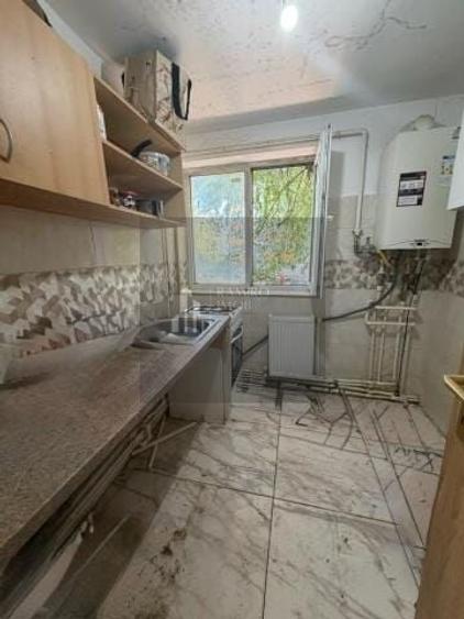Apartament cu 2 camere semidecomandat, mobilat în Vitan Mall