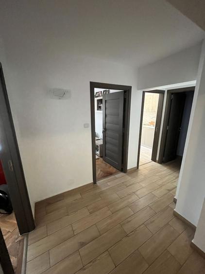 Apartament cu 4 camere decomandat, mobilat în Trocadero