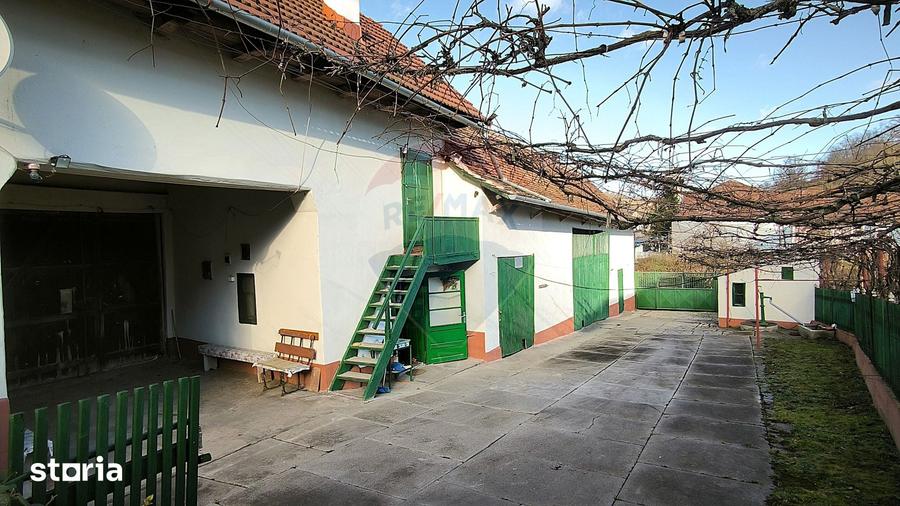 Casă cu 4 camere cu Teren 1084 Mp în Vale