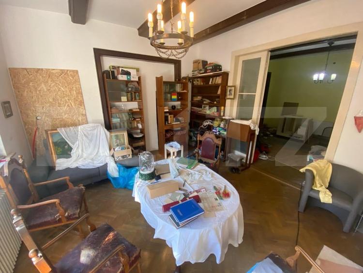 Apartament cu 6 camere decomandat în Central