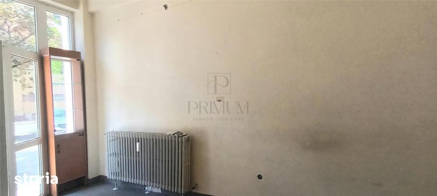 Spatiu comercial cu vitrina si vad pietonal - Central - 1