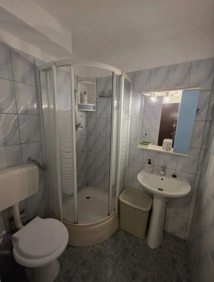 Garsonieră decomandată în Central