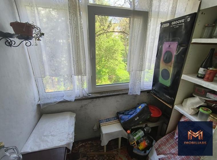 Apartament cu 3 camere semidecomandat, mobilat în Central