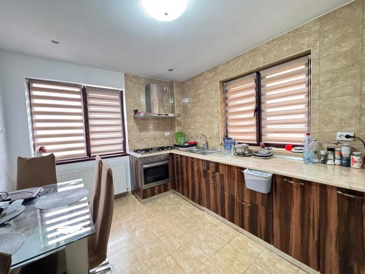 Casă cu 3 camere cu Teren 200 Mp în Palas