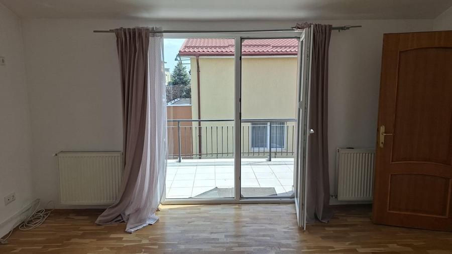 Casă cu 6 camere cu Teren 550 Mp în Corbeanca