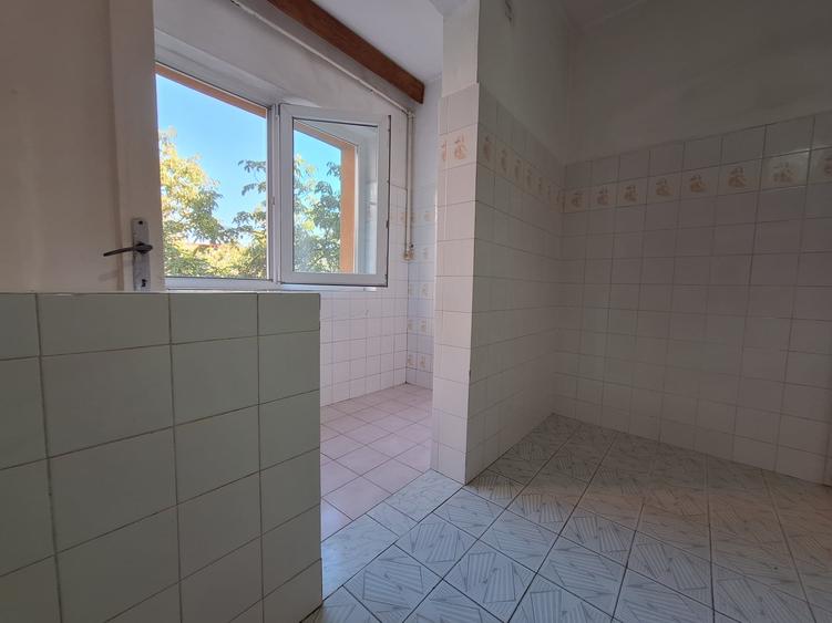 Apartament cu 2 camere decomandat în Soarelui