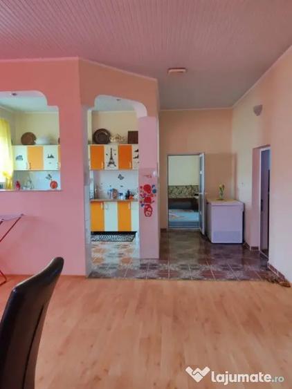 Casă cu 4 camere cu Teren 4800 Mp în Crețești