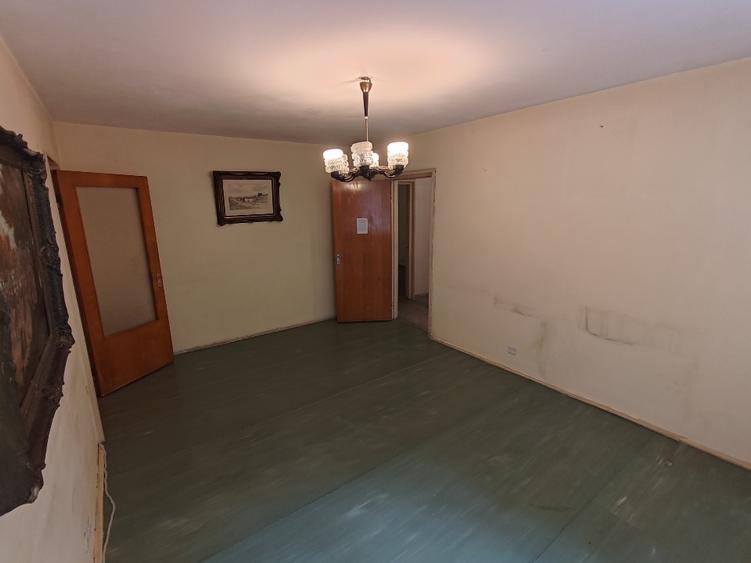 Apartament cu 3 camere semidecomandat în Drumul Taberei