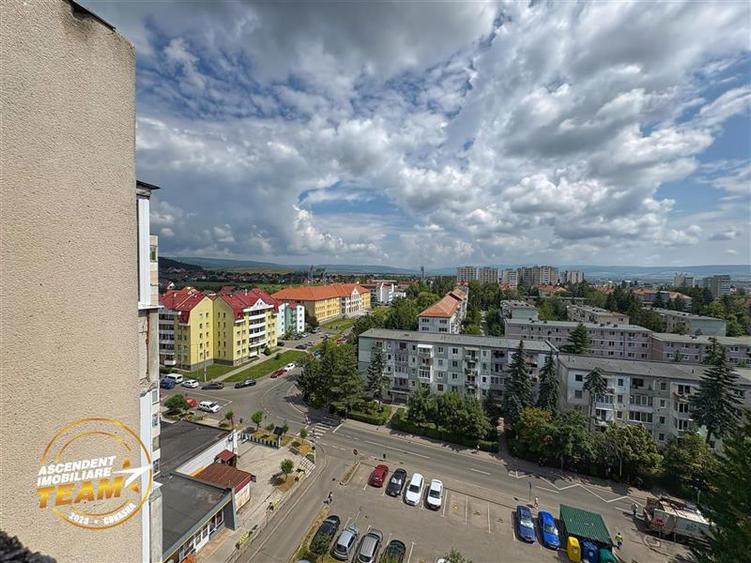 Apartament cu 2 camere decomandat în Simeria