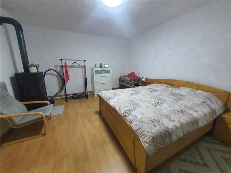 Casă cu 4 camere cu Canalizare în Slimnic