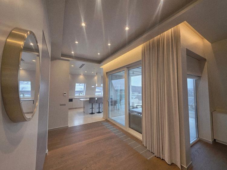 Apartament cu 5 camere decomandat, mobilat în Iancu Nicolae
