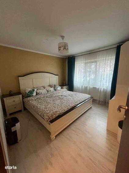 Apartament cu 3 camere, mobilat în Rovine