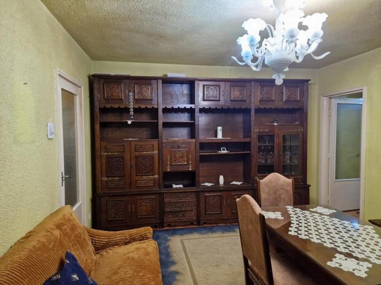 Apartament cu 3 camere semidecomandat în Drumul Taberei