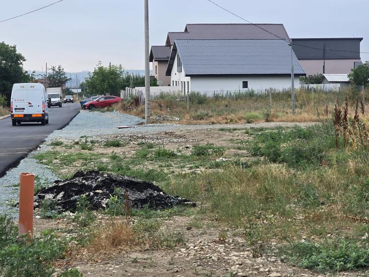 Teren Construcții intravilan de 770 mp, în Lazu