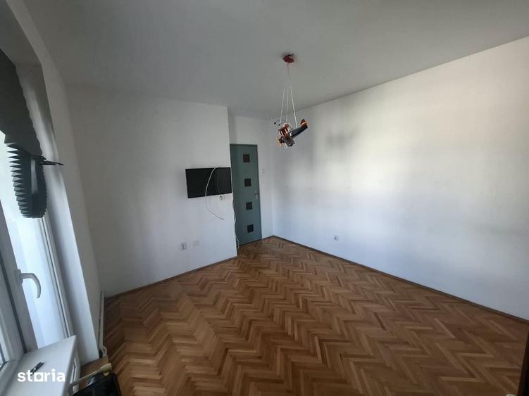 Apartament cu 3 camere decomandat în Republicii