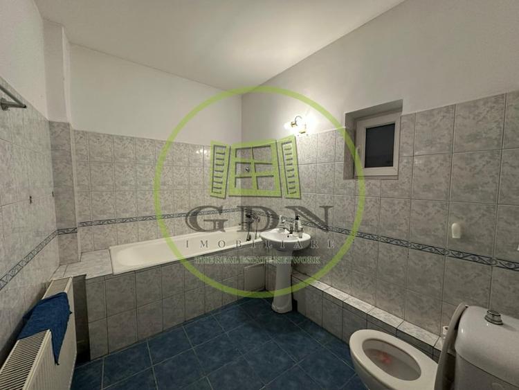 Casă individuală cu 3 camere cu Canalizare în Central
