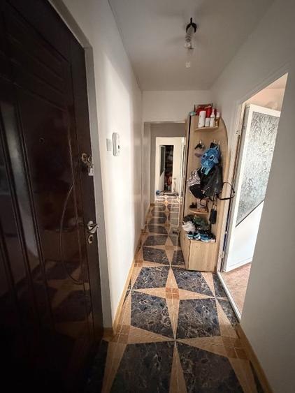 Apartament cu 3 camere decomandat în Sud
