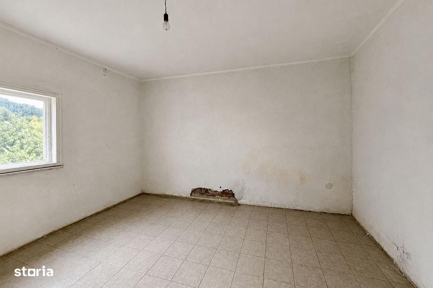 Casă cu 4 camere în Pârneava