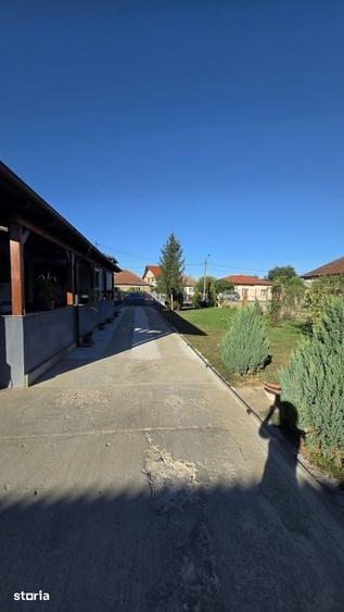 Casă cu 5 camere cu Teren 14000 Mp în Păulești