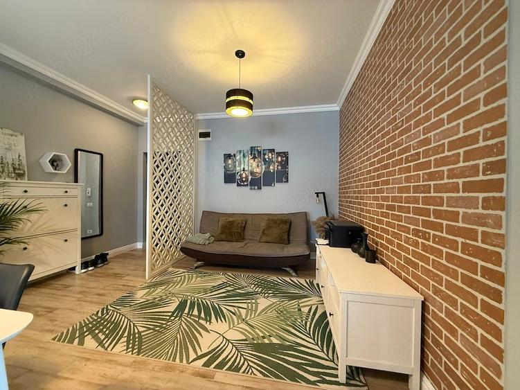 Apartament cu 3 camere semidecomandat în Central