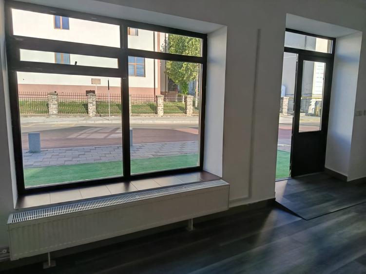 Spațiu comercial, de 100 mp, în Central