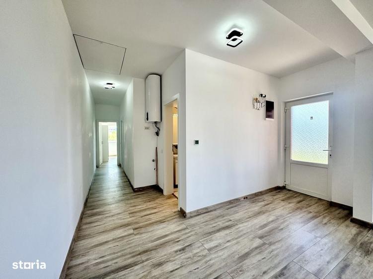 Casă cu 3 camere în Dumbrăvița