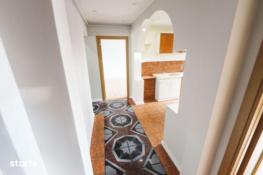 Apartament cu 4 camere decomandat, mobilat în Craiovița Nouă