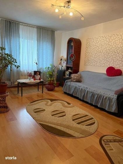 Apartament cu 3 camere decomandat în 1 Mai