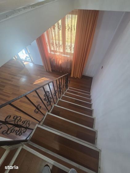 Casă cu 4 camere cu Teren 250 Mp în Șimnicu de Sus