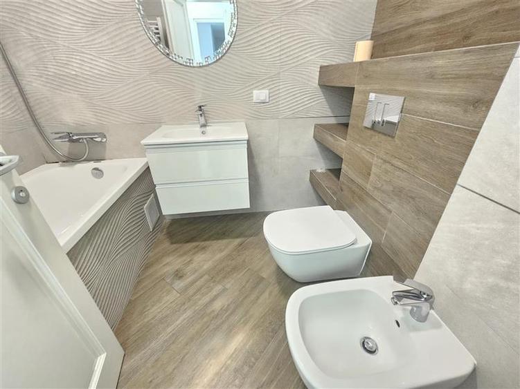 Apartament cu 3 camere decomandat în Ștefan cel Mare