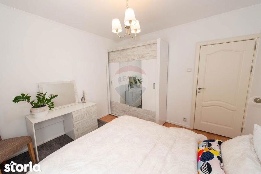 Apartament cu 3 camere, mobilat în Tei