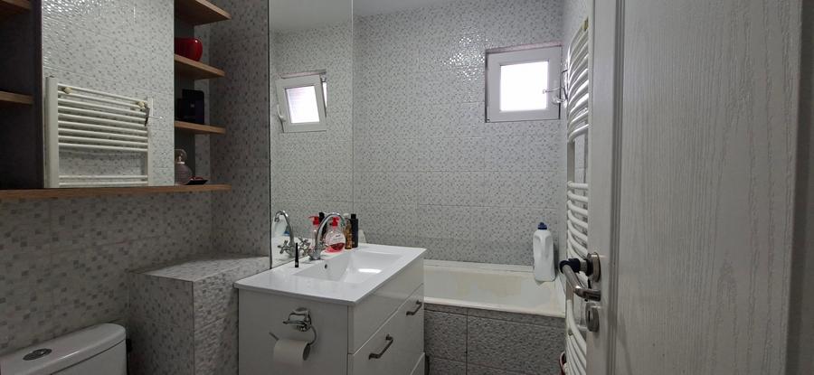 Apartament cu 3 camere în Micro 18
