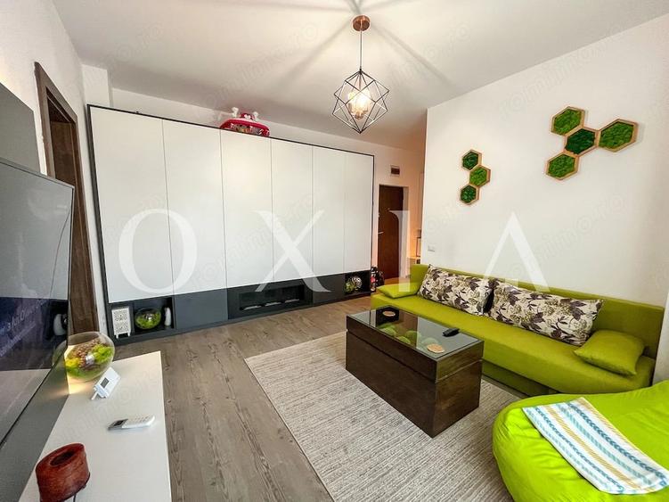 Apartament cu 3 camere semidecomandat în Girocului