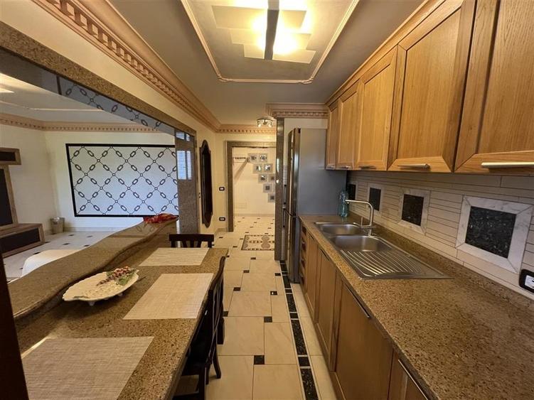 Apartament cu 3 camere decomandat, mobilat în Est