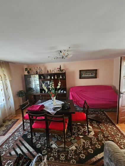 Casă cu 3 camere în Central